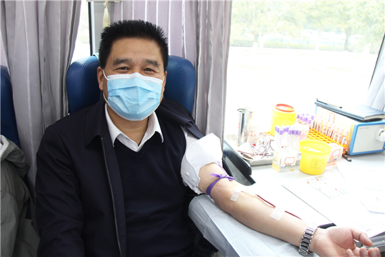 人民警察一心為民，捋袖捐血鐵血柔情——安康市公安局積極開(kāi)展冬季獻(xiàn)血活動(dòng)