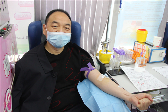 人民警察一心為民，捋袖捐血鐵血柔情——安康市公安局積極開(kāi)展冬季獻(xiàn)血活動(dòng)