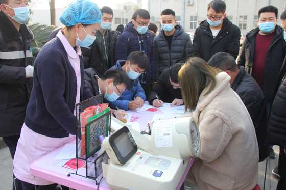 血液是生命的禮物——中國(guó)聯(lián)通安康市分公司、安康大數(shù)據(jù)運(yùn)營(yíng)有限公司聯(lián)合開(kāi)展冬季應(yīng)急獻(xiàn)血活動(dòng)