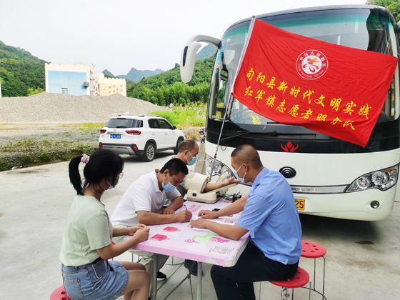 旬陽縣紅軍鎮(zhèn)開展“學(xué)黨史、辦實事”愛心獻(xiàn)血 活動