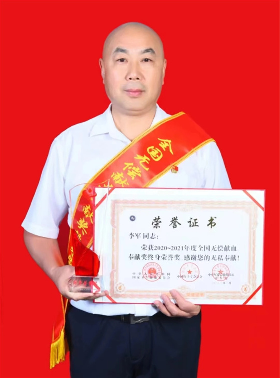 安康李軍，18年獻出“10”個自己……