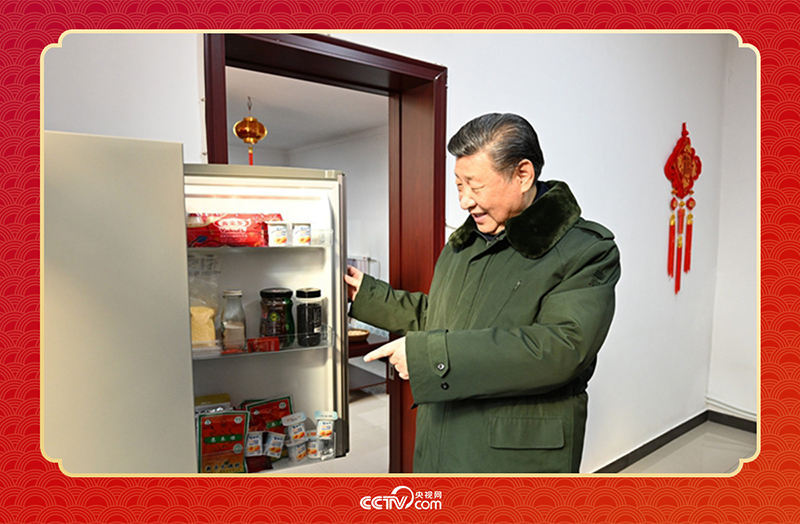 2024年春節(jié)前夕，習(xí)近平總書記在天津第六埠村考察時(shí)，走進(jìn)村民杜洪剛家看望。