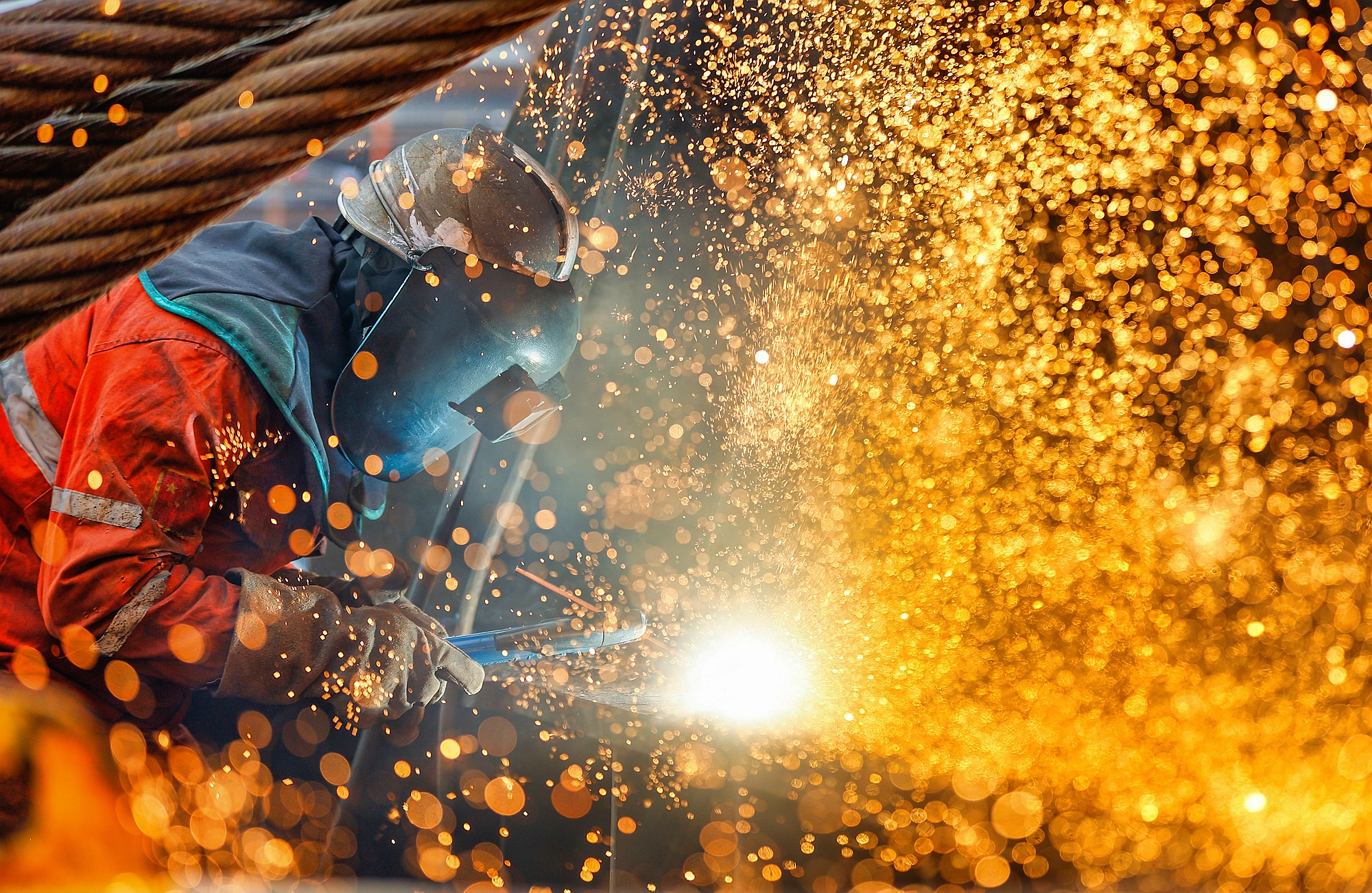 △ 2026年1月29日，在天津市濱海新區(qū)，海上油氣平臺建設工人進行現場施工。